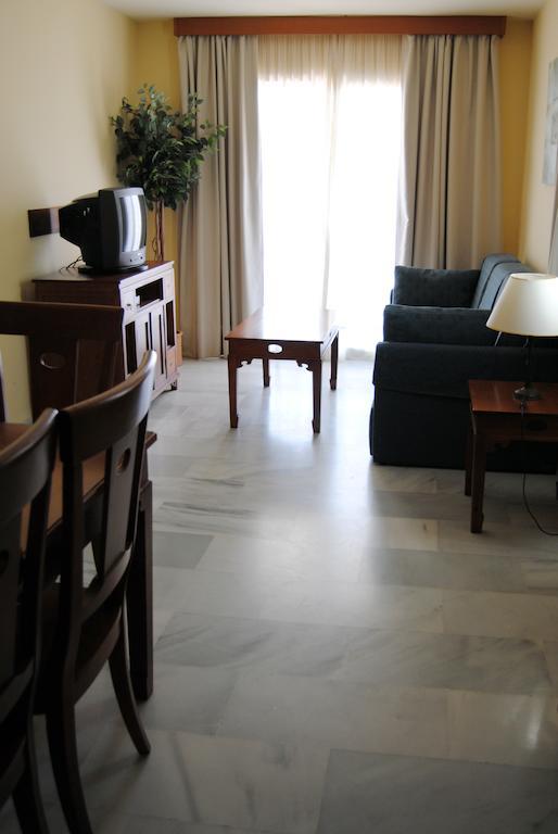 Apartamentos Turisticos Anoreta Rincón de la Victoria Екстериор снимка