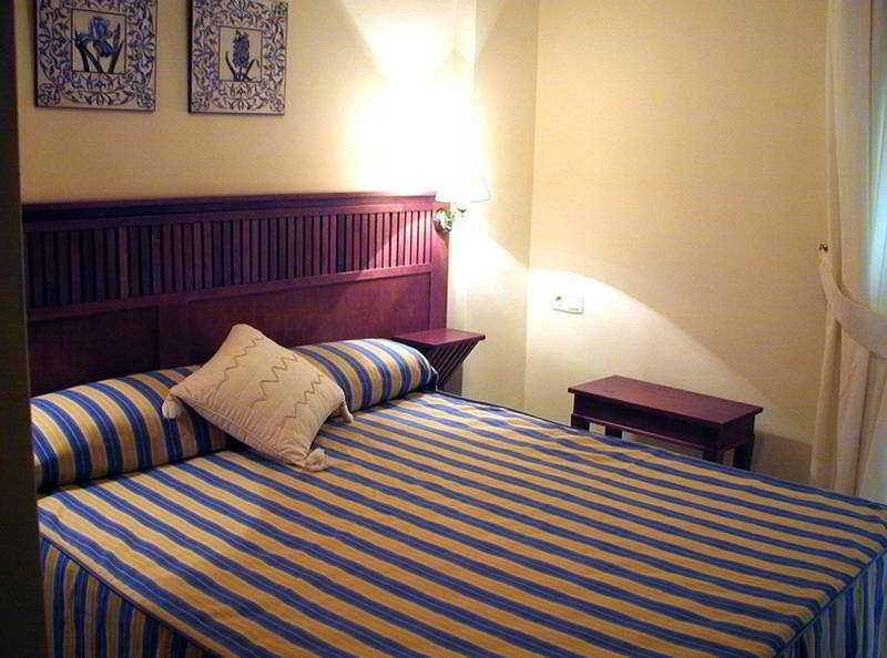 Apartamentos Turisticos Anoreta Rincón de la Victoria Екстериор снимка