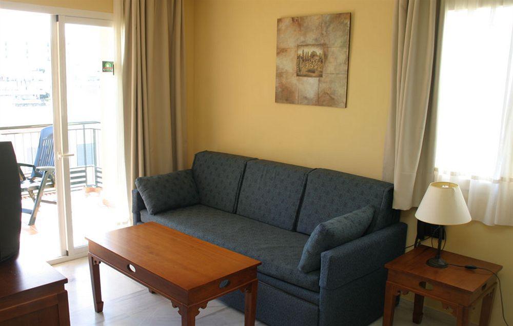 Apartamentos Turisticos Anoreta Rincón de la Victoria Екстериор снимка