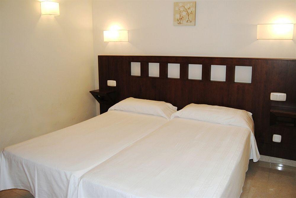Apartamentos Turisticos Anoreta Rincón de la Victoria Екстериор снимка