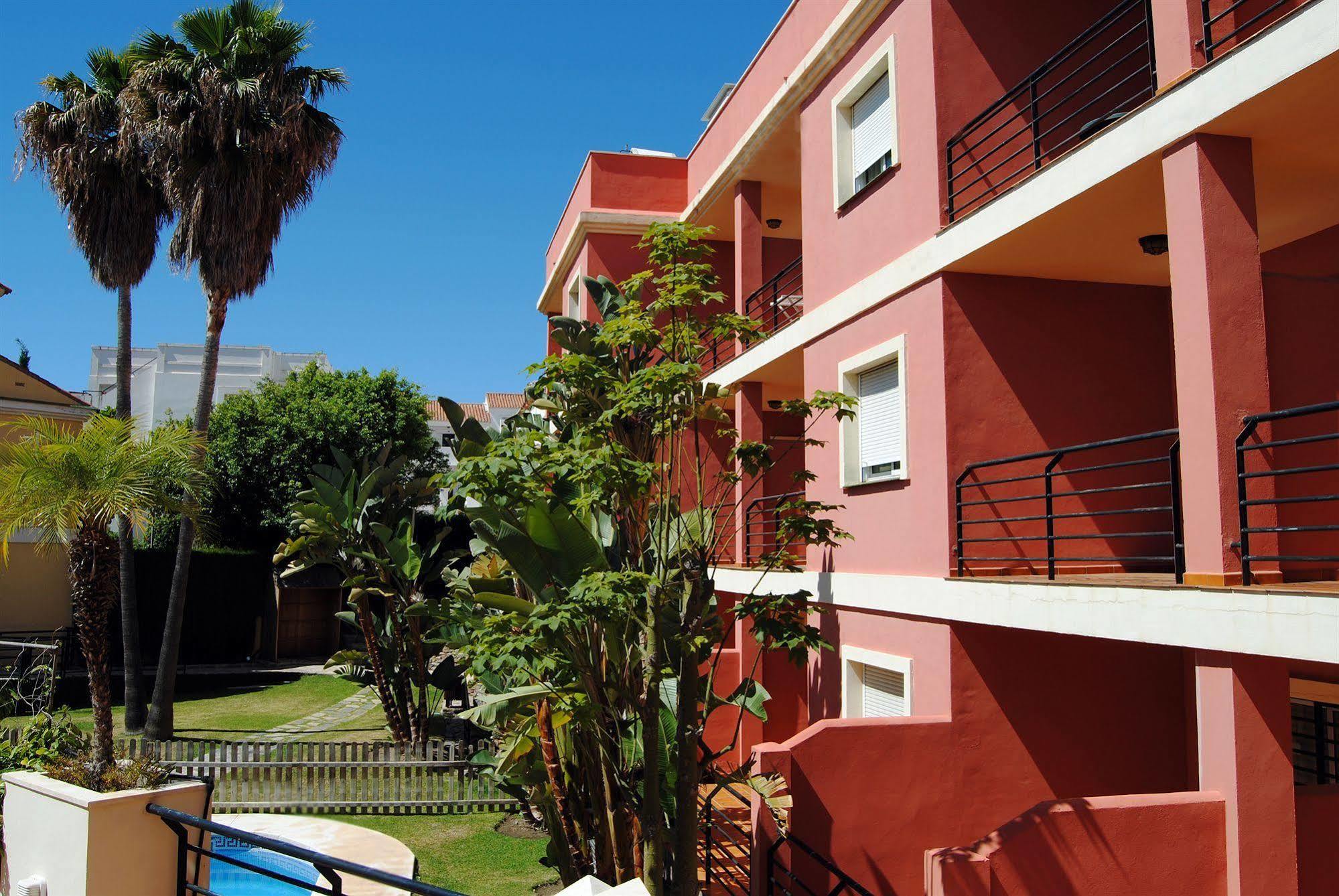 Apartamentos Turisticos Anoreta Rincón de la Victoria Екстериор снимка