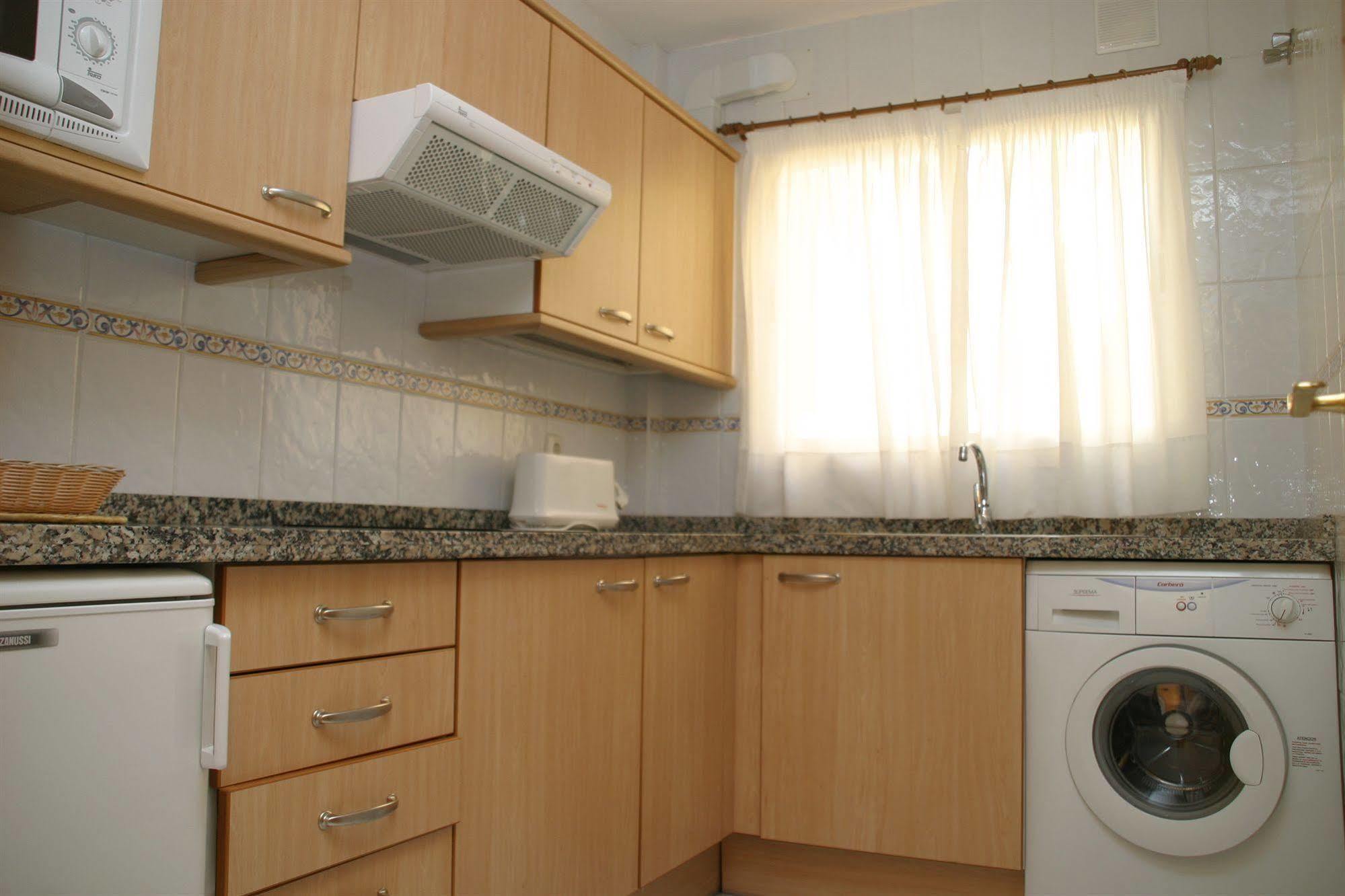 Apartamentos Turisticos Anoreta Rincón de la Victoria Екстериор снимка