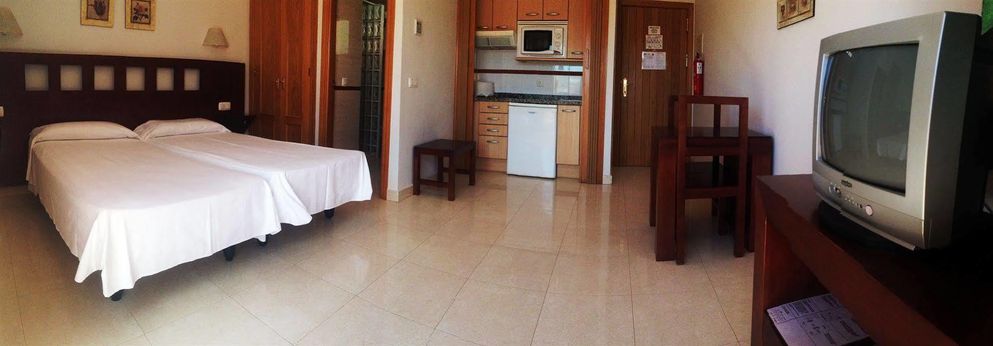 Apartamentos Turisticos Anoreta Rincón de la Victoria Екстериор снимка